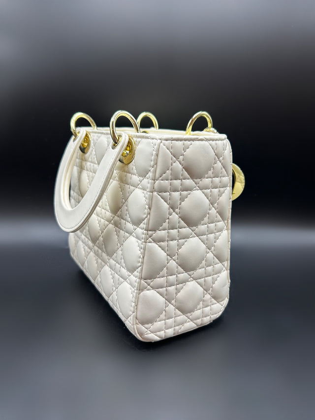 White Top Handle